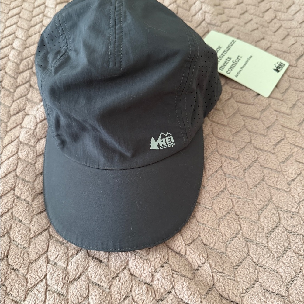 REI Co-op Active Pursuits Cap in Black